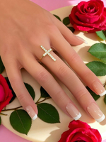 Bague élégante en forme de croix