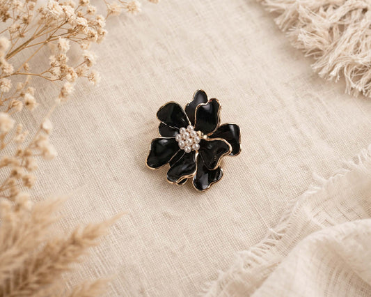 Broche fleur noire