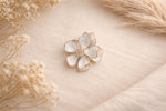 Broche fleur blanche