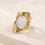 Bague ajustable dorée avec pierre nacrée en acier inoxydable